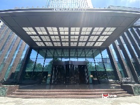 西安高新JW万豪酒店两翼旋转门