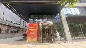 西安老三届悦湖办公楼旋转门